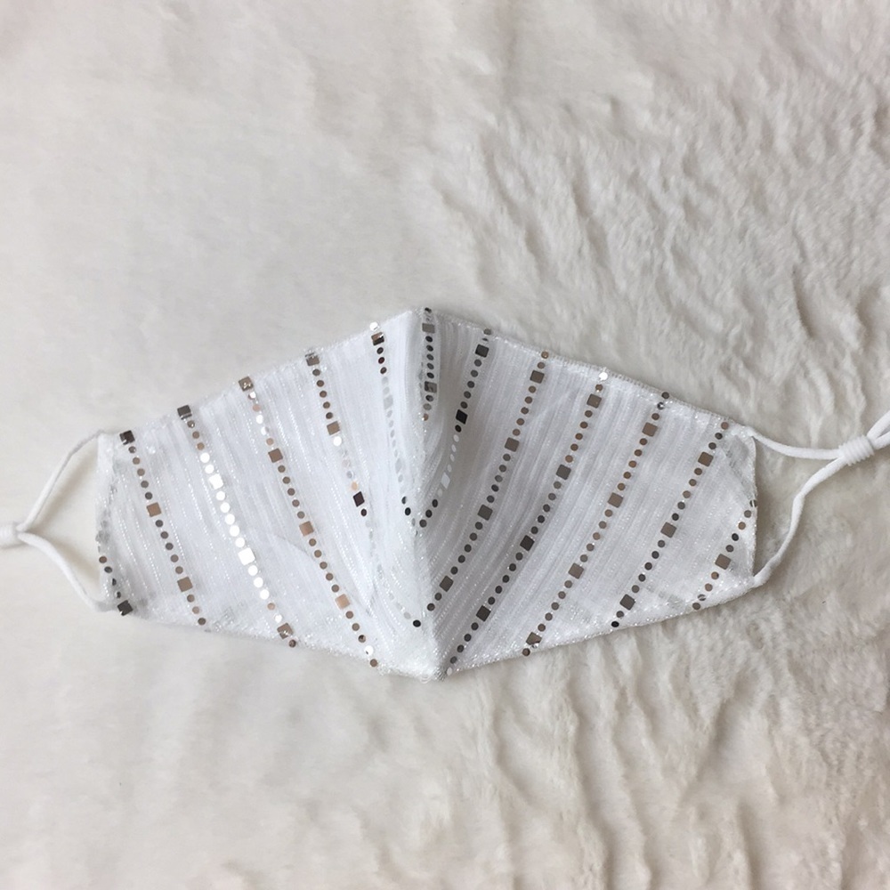 🌸 Adult White silver sequined mask. NWT.